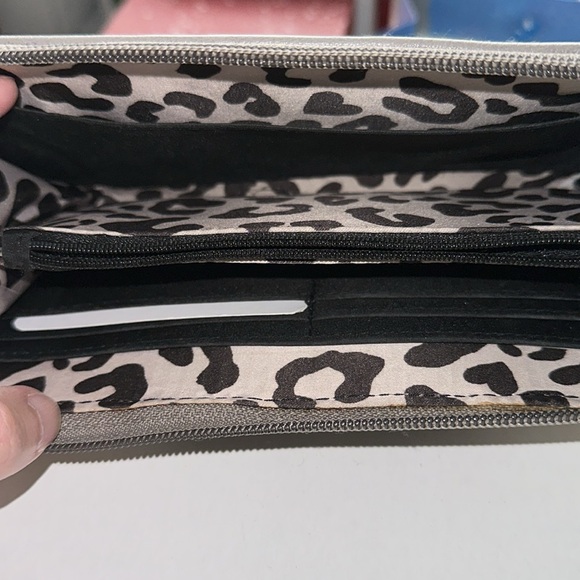 Jessica Simpson wallet - Picture 4 of 5